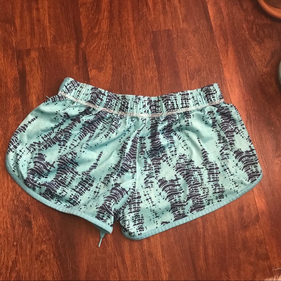 Under Armour Workout Shorts - Picture 2 of 2